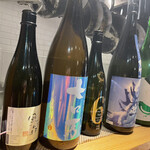 恵比寿 ふじ屋 - カウンターには日本酒。