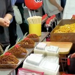 Oribu - 焼きそばの量おかしい、友人奥から二番目の購入