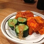 神泉ホルモン 三百屋 - キムチ盛り合わせ