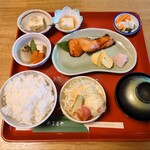 Darumaya - ●日替わり炭火焼き魚定食　1,325円
                      （鮭の西京漬け）