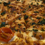 ドミノ・ピザ - 薄いピザ生地もカリッとして美味しい