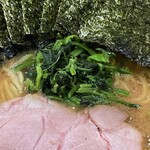 横浜家系ラーメン 三郷家 - ほうれん草。