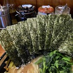 横浜家系ラーメン 三郷家 - 海苔増しは5枚100円。