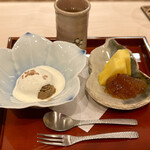 日本料理 かしづき - 珈琲アイスの生クリーム掛け　高糖度パイナップルと紅茶のゼリー