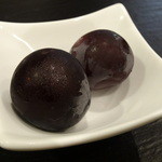 炭火焼肉 弁慶 - デザート（ブドウ）