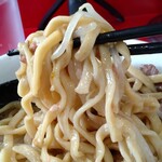 ラーメン二郎 - 適度な芯を残す絶妙な麺