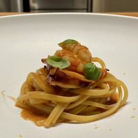 PRIMO PASSO - リングイネ 車海老 真蛸
                      イカとエビとアサリ出汁のソースが美味しい、平たい麺に絡みます！
                      車海老はプリッと真蛸は柔らかに、イタリアの料理店でパスタ場を任されていただけに深みのある美味しいパスタでした♪