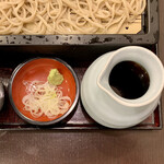 Teuchi Soba Shibata - お刺身丼とおそば（もり） ¥1,250 のもりのつゆ、薬味