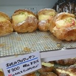 たま木亭 - 桃のクロワッサン