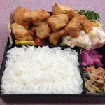 福栄食堂 - からあげ弁当ご飯小500円