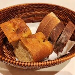 トスカネリア - フォカッチャ､無花果を練り込んだパン