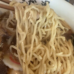 長岡生姜ラーメン しょうがの湯 - 麺は四角でもちもち食感です。