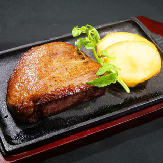 ◆Enjoy high-quality meat with special Steak sauce