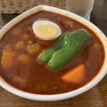 スープカレー屋 鴻 - 赤チキンカレー(辛さ4)