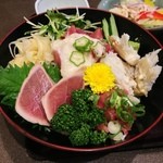 まぐろ丼　加一 - 夏のスタミナ丼（汁物・煮物・漬物・サラダ・コーヒー付）：1575円→1000円※ＤＭ会員特典利用