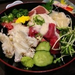 まぐろ丼　加一 - 夏のスタミナ丼（汁物・煮物・漬物・サラダ・コーヒー付）：1575円→1000円※ＤＭ会員特典利用