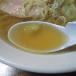 青竹手打ラーメン 日向屋 - ラーメンのスープ