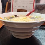 十八番 - ラーメン皿大きめ