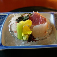 菊華荘 - 造り：鰹、鱸、イサキ
