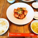 Renrenren - 油淋鶏定食。潔く油淋鶏とスープとご飯のみ。