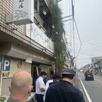 Niboshi Ramen Kawamura - お店外観。SUSURUくんの動画で、行列が無い日はほぼ無い！なお店に…！元々、コアなファンが多かったが、お客の入りに拍車がかかった。