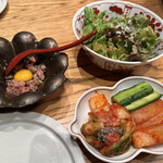 焼肉すどう 春吉 - 前菜　サラダ　キムチもりあわせ