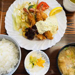 Shirasagi - エビフライ定食¥1000✨