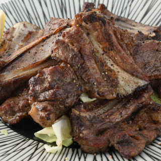 Delicious and addictive! “Bone-in ribs” that you want to take a big bite of!