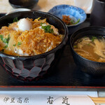 右近 - ひれ丼 1400円。
