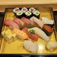 鮨 割烹 駒 - 梅(にぎりと巻物)1.5人前