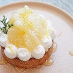 2KOTI - 【2023.06】グレープフルーツとハニーのタルト(税込700円)