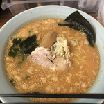 Niramen Shoppu - 脂少なめにした味噌ラーメン。味噌のベクトルは、良い意味で、サッポロ一番みそラーメンと同方向。