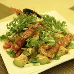 タイ国料理　チャイタレー - 2013.8 ヤムアボカド（850円）海老とアボカドのスパイシーレモングラスサラダ