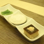 タイ国料理　チャイタレー - 2013.8 タイのデザート3種盛り（480円）カノムモーゲン、カノムトゥーイ、カノムチャン