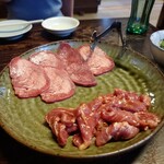 焼肉飯店 - 