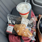 セイコーマート - 料理写真:カフェラテとバタークロワッサン