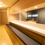 月と龍 - カウンター席