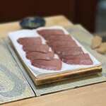 兄弟寿し - 出番待ち鮪