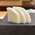 兄弟寿し - 大根漬け