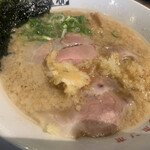 河童ラーメン本舗 - 生ニンニクをダイブ\(//∇//)\