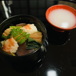 山玄茶 - お猪口に白酒を入れて、めでたいなっ♡