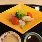 山玄茶 - サラダ感覚でいただける向付。春キャベツと鯛がマスカルポーネポン酢と合うのです♡