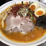 麺や hide - 辛味噌ラーメン（930円）、味付け玉子（＋120円）