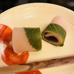 山玄茶 - 関西は道明寺粉を使いますが、関東は薄いクレープ状なんですよね(^_-)-☆