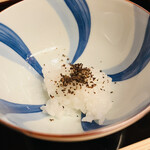 山玄茶 - 塩昆布をパラリ。