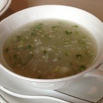 中国飯店 富麗華 - 冬瓜とオクラ 白身魚のスープ
