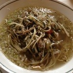 中国飯店 富麗華 - 高菜入りザーサイと豚肉そば