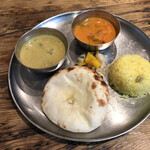 グルガオン - 二色カレー（チーズクルチャ）1,200円