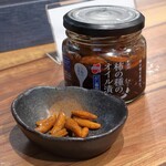 シウマイ堂 正屋 - おすそ分けの柿の種のオイル漬け