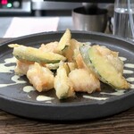 トリワイン ＰＩＫＯＳＨＨＨＵ - ズッキーニと鶏のフリッター